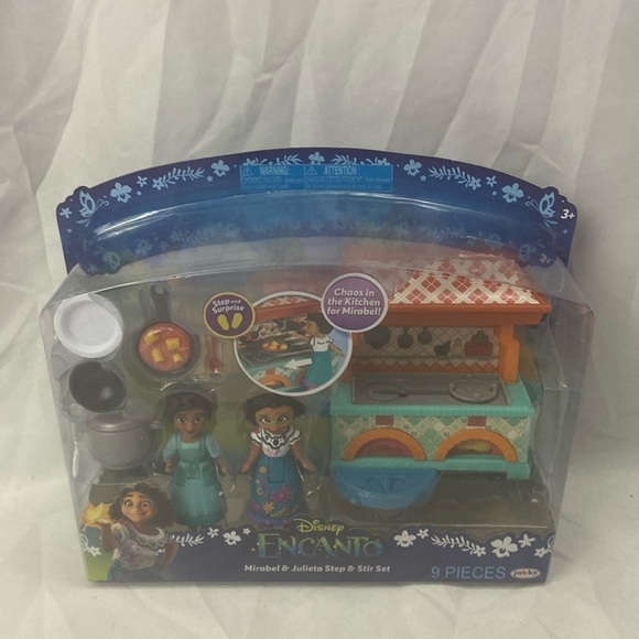 Disney Encanto Mirabel & Julieta Step & Stir Small Doll Kitchen Playset NIB - Picture 1 of 6